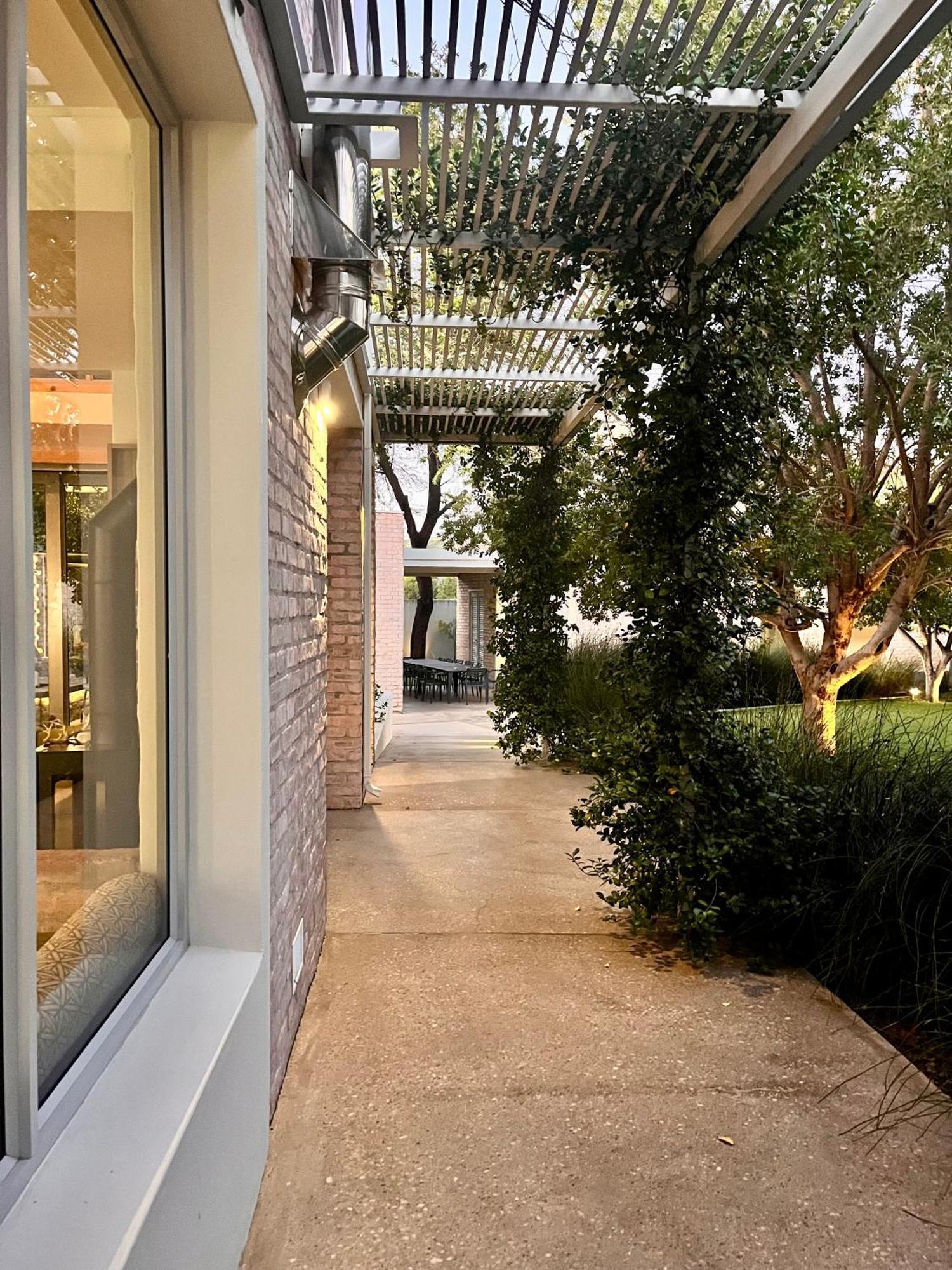 The Windhoek Luxury Suites Exterior photo