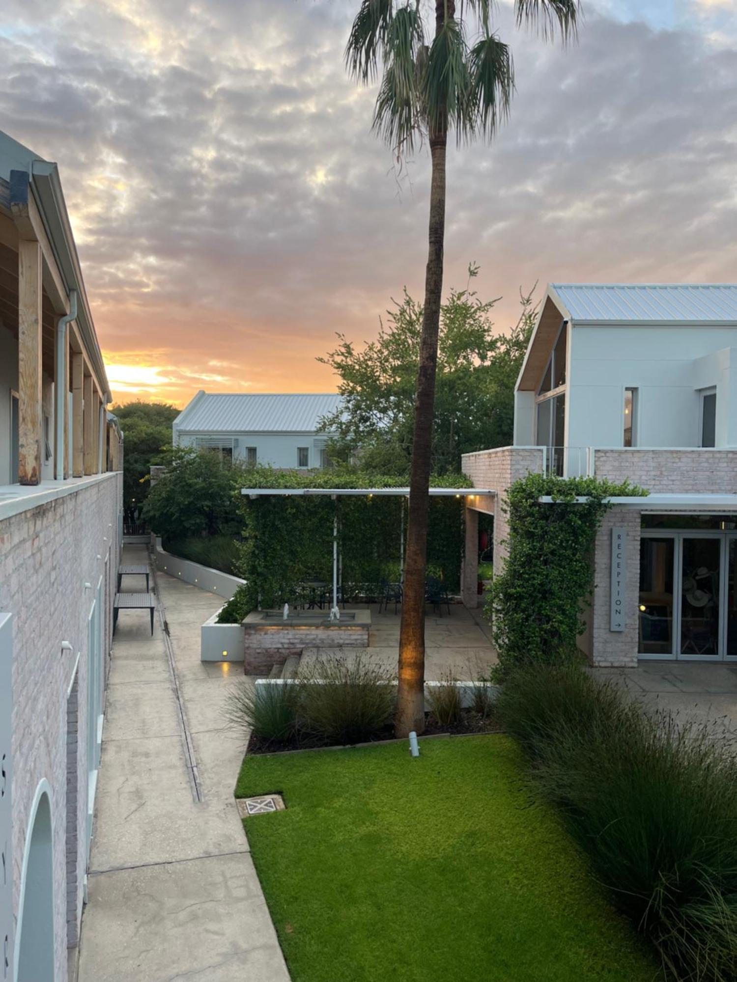 The Windhoek Luxury Suites Exterior photo