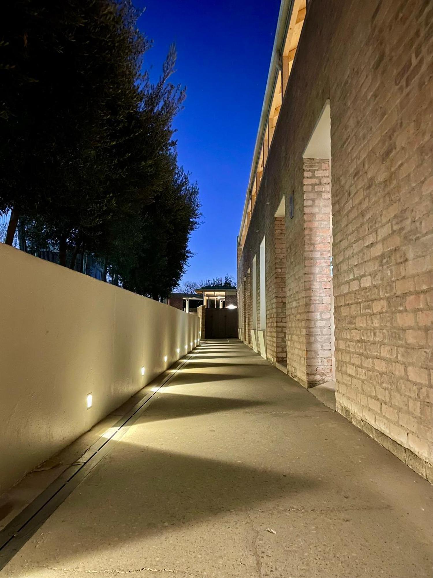 The Windhoek Luxury Suites Exterior photo