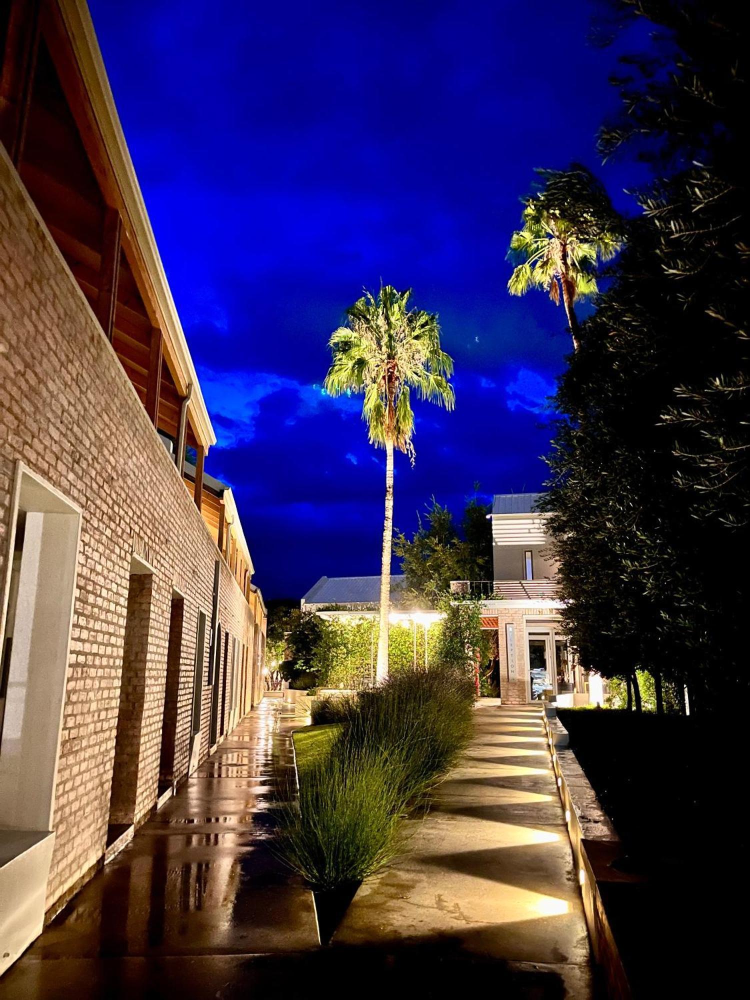 The Windhoek Luxury Suites Exterior photo