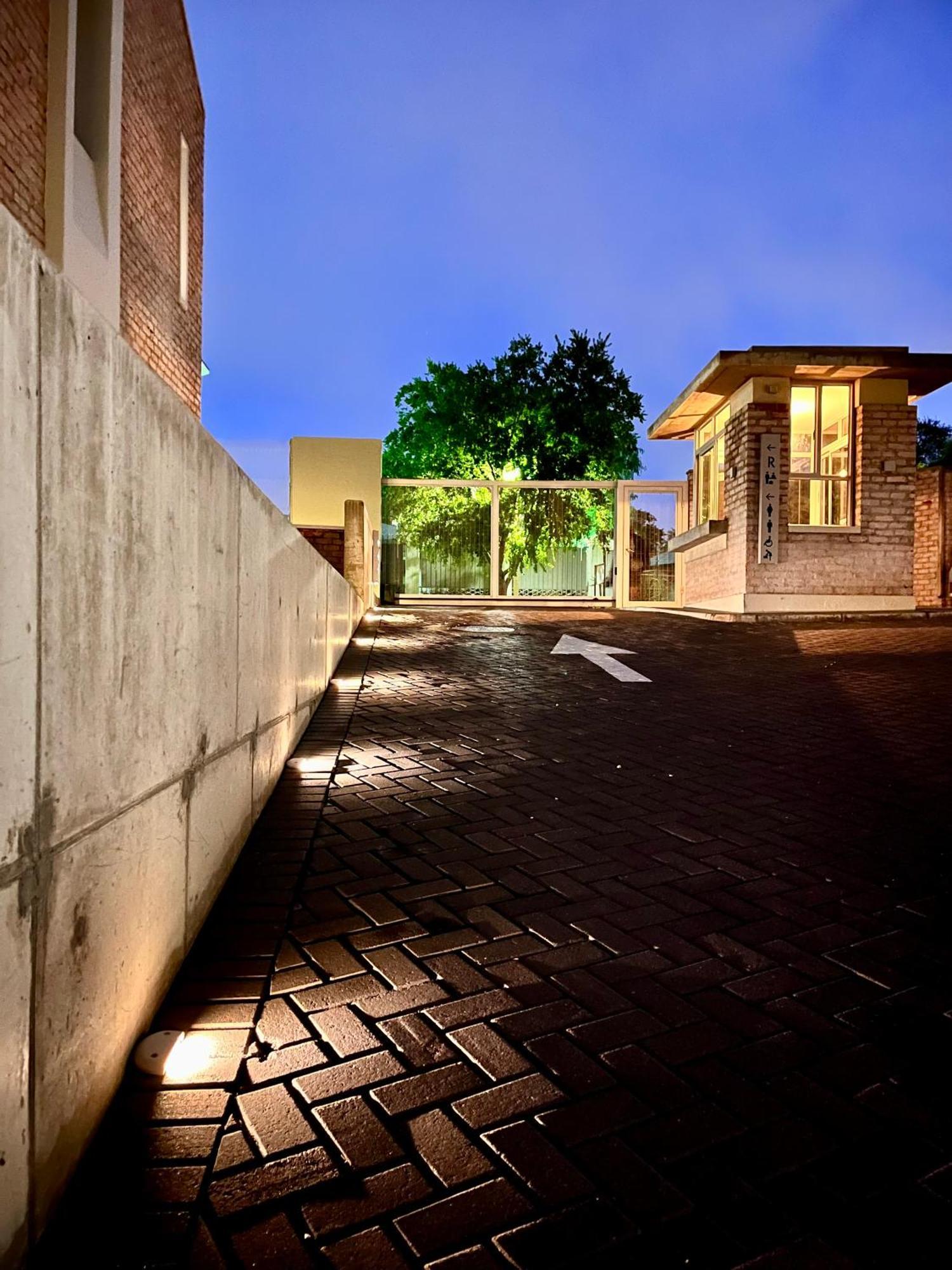 The Windhoek Luxury Suites Exterior photo